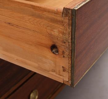 CHIFFONJÉ, sengustaviansk, omkring år 1800.