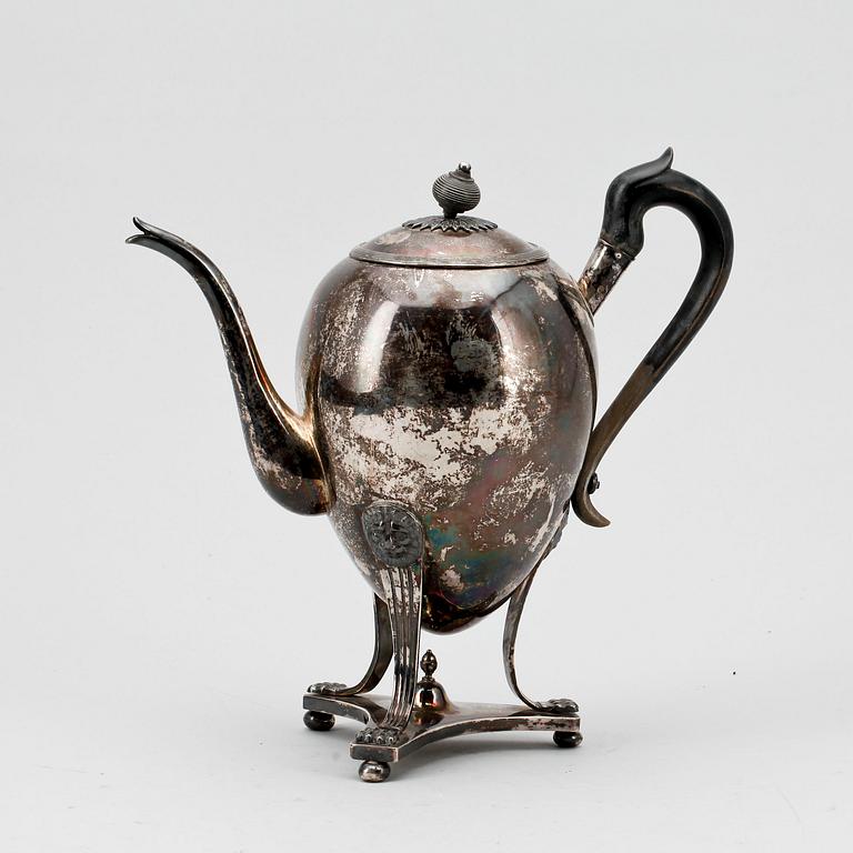 KAFFEKANNA, silver, Petter Adolf Sjöberg, Stockholm, 1820. Vikt ca 996 gram.
