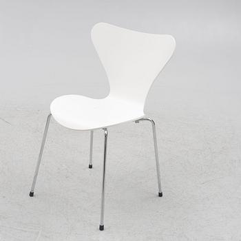 Arne Jacobsen, six chairs, "The Seven", Fritz Hansen, 2018.