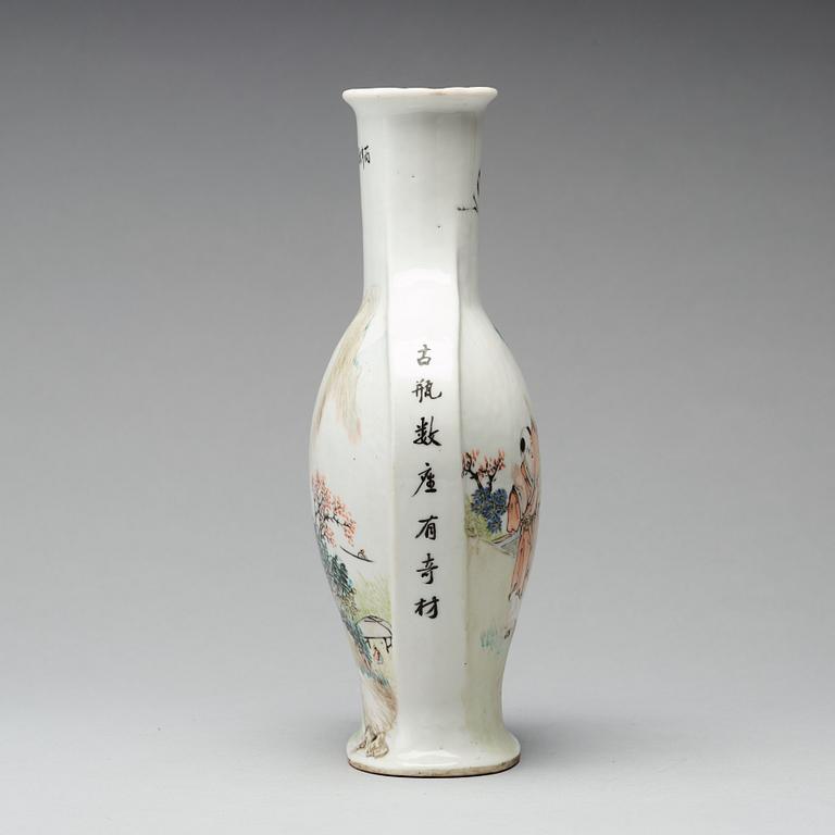 A Chinese vase, Republic, early 20th Century. Signed Yu Chun.