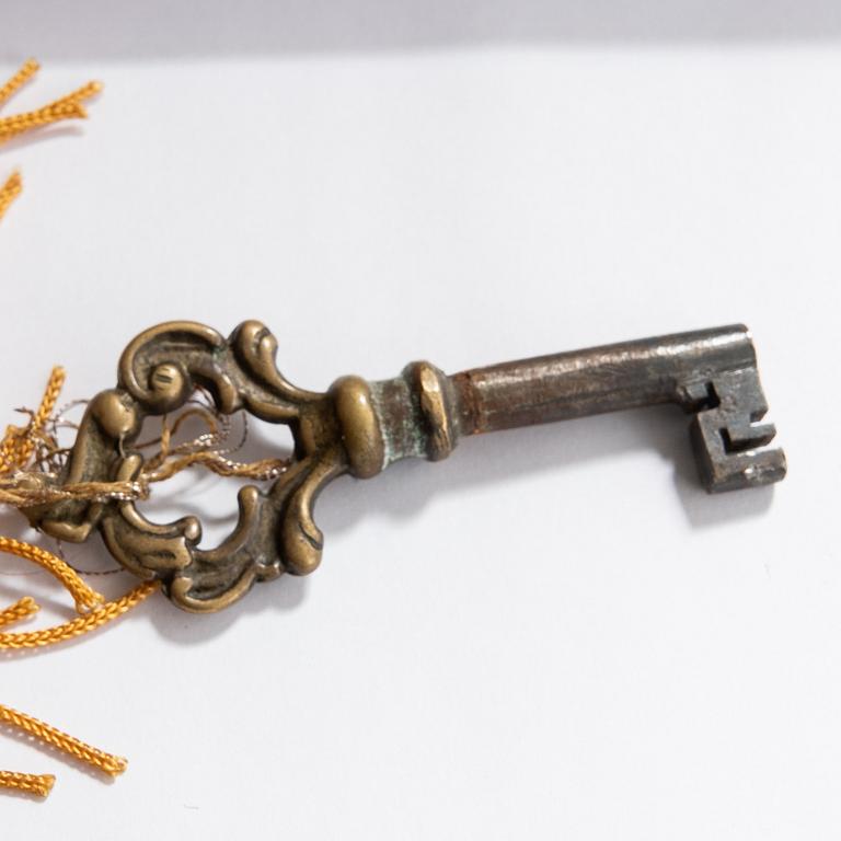 Vitrinskåp, Louis XV-stil, 1900-talets första hälft.