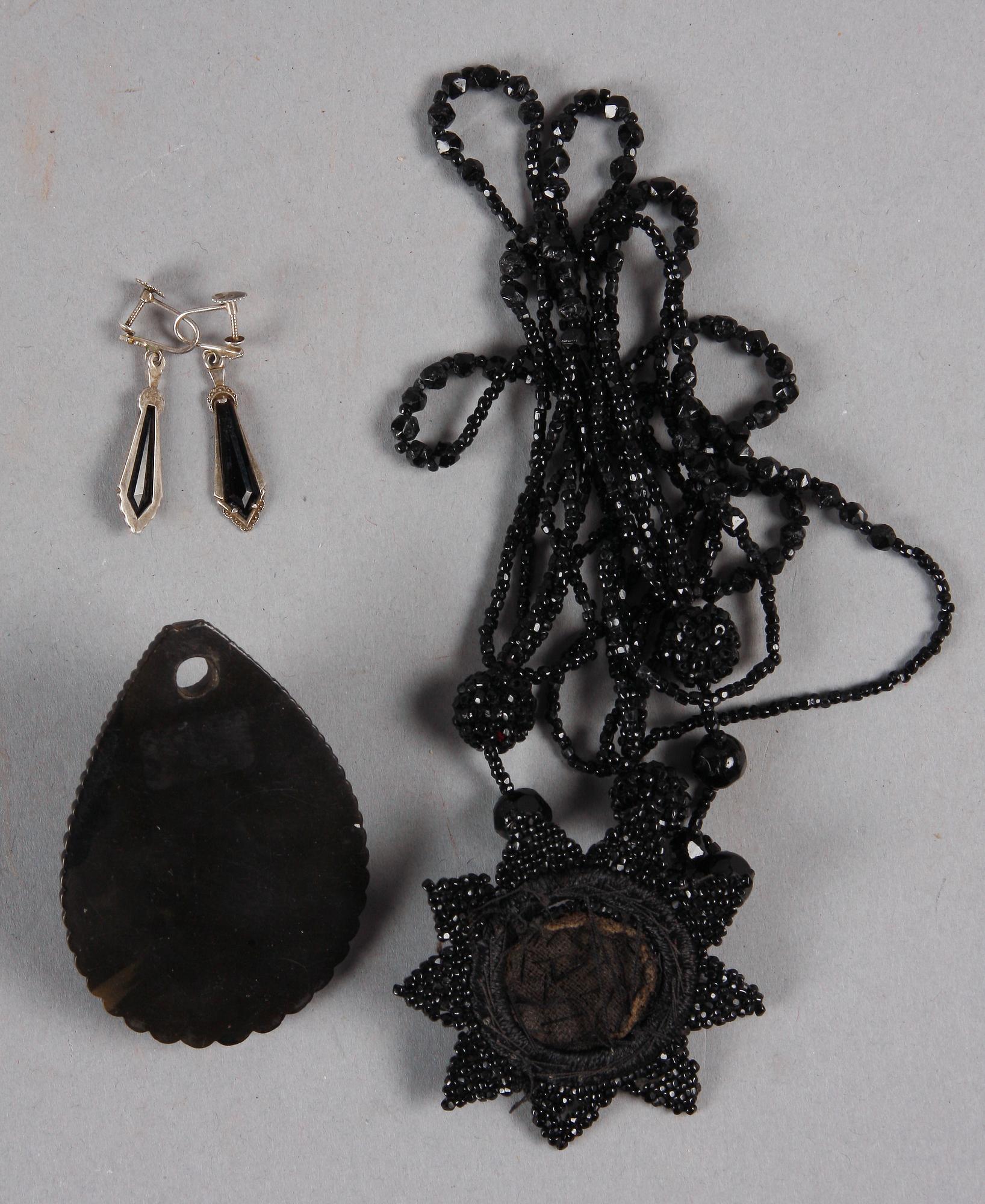 SMYCKEN, 4 st, bl a silver, 1800/1900-tal.