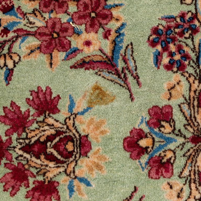 Rug, Kirman, approx. 290 x 185 cm.