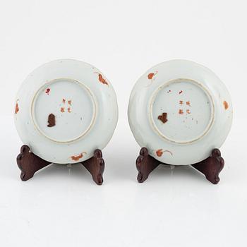 A group of 17 Chinese porcelain objects, China, late Qing/20th Century.