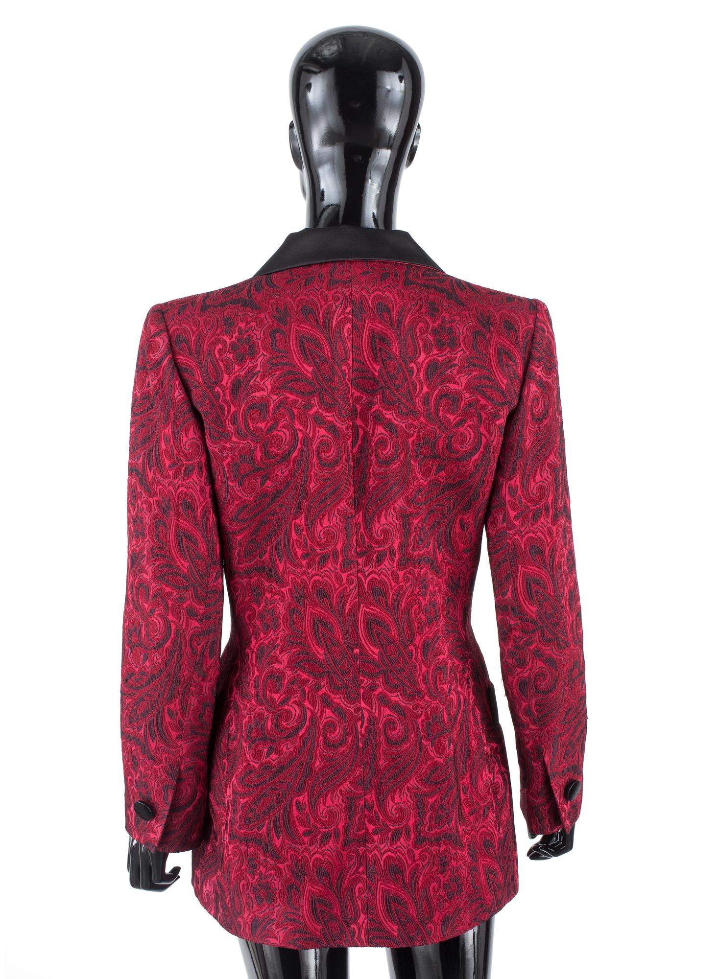 KAVAJ, Yves Saint Laurent.