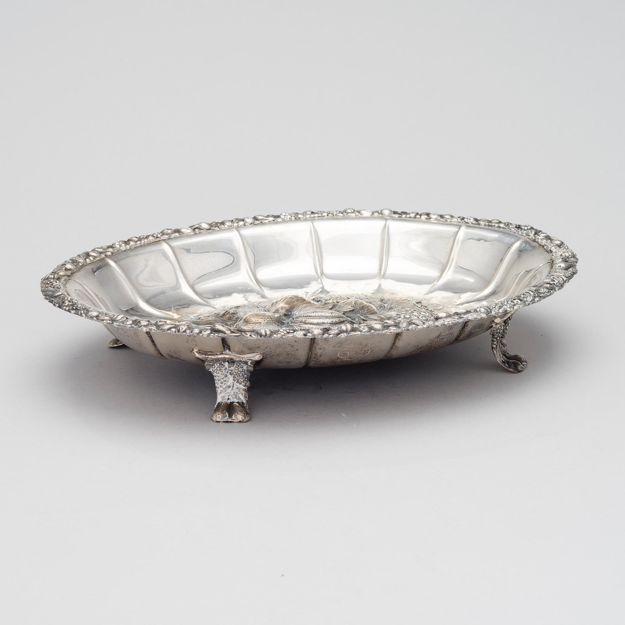SKÅL, silver, finska kontrollstämplar Holger Albert Salonius, Helsingfors 1954. Vikt 860 g.