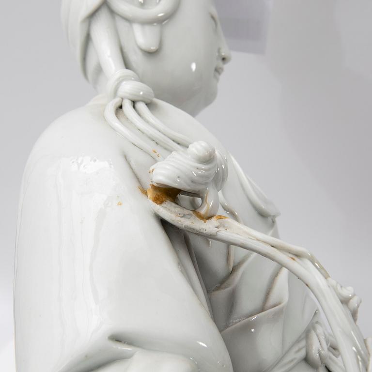 Guanyin, porcelain, blanc de Chine, late Qing dynasty, 19th century.