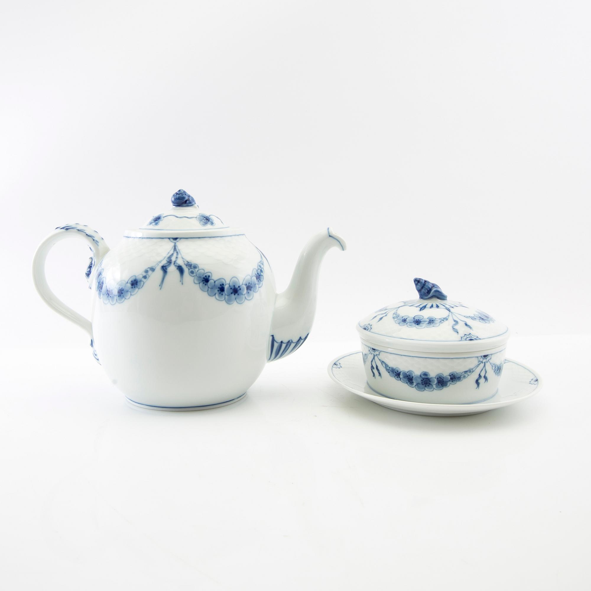 Harriet Bing, Service 138 pcs "Empire" porcelain, Bing & Grøndahl Denmark.