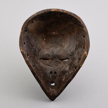 MASK, snidat trä, Afrika.