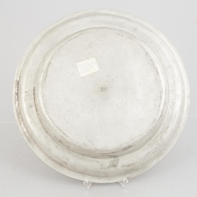 A set of three Swedish pewter dishes, including Johan Brun, Västervik 1787.