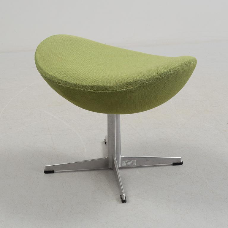 A Arne Jacobsen "Svanen" armchair and stool, second half of the 20th century.