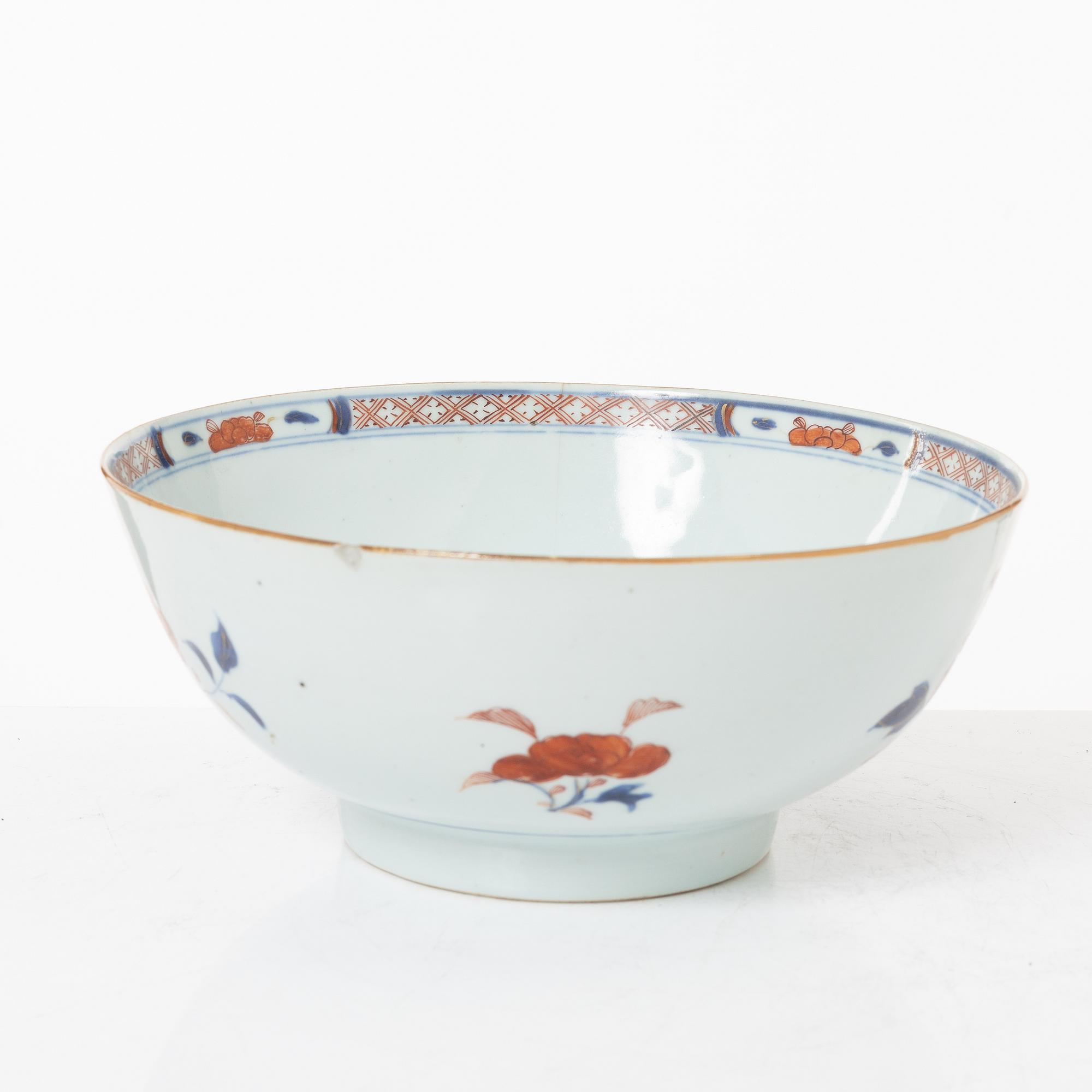 A porcelain bowl, China, Qing dynasty, Qianlong, 1736-95.