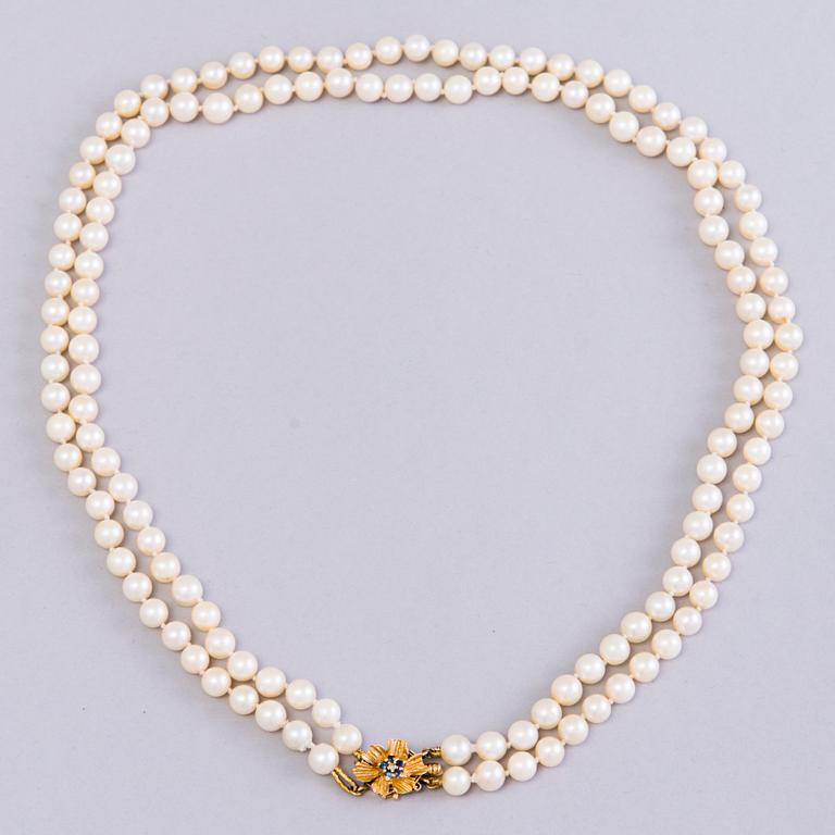 Double-strand cultured pearl necklace, clasp in 14K gold, Seaborne, Usa.