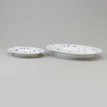 113 pieces of porcelain tableware from Royal Copenhagen, model "Musselmalet", 20th century.