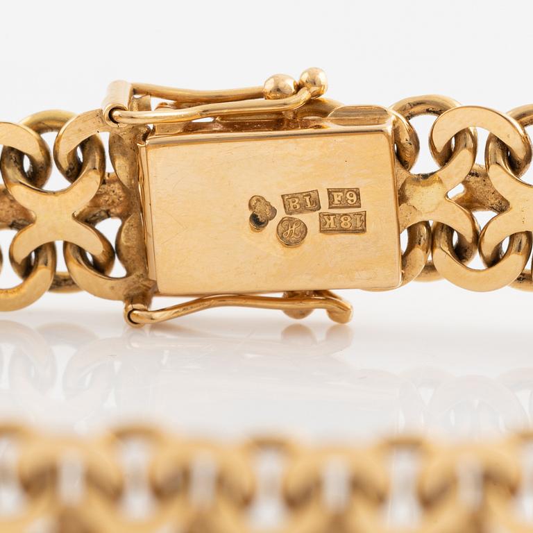 18K gold bracelet.