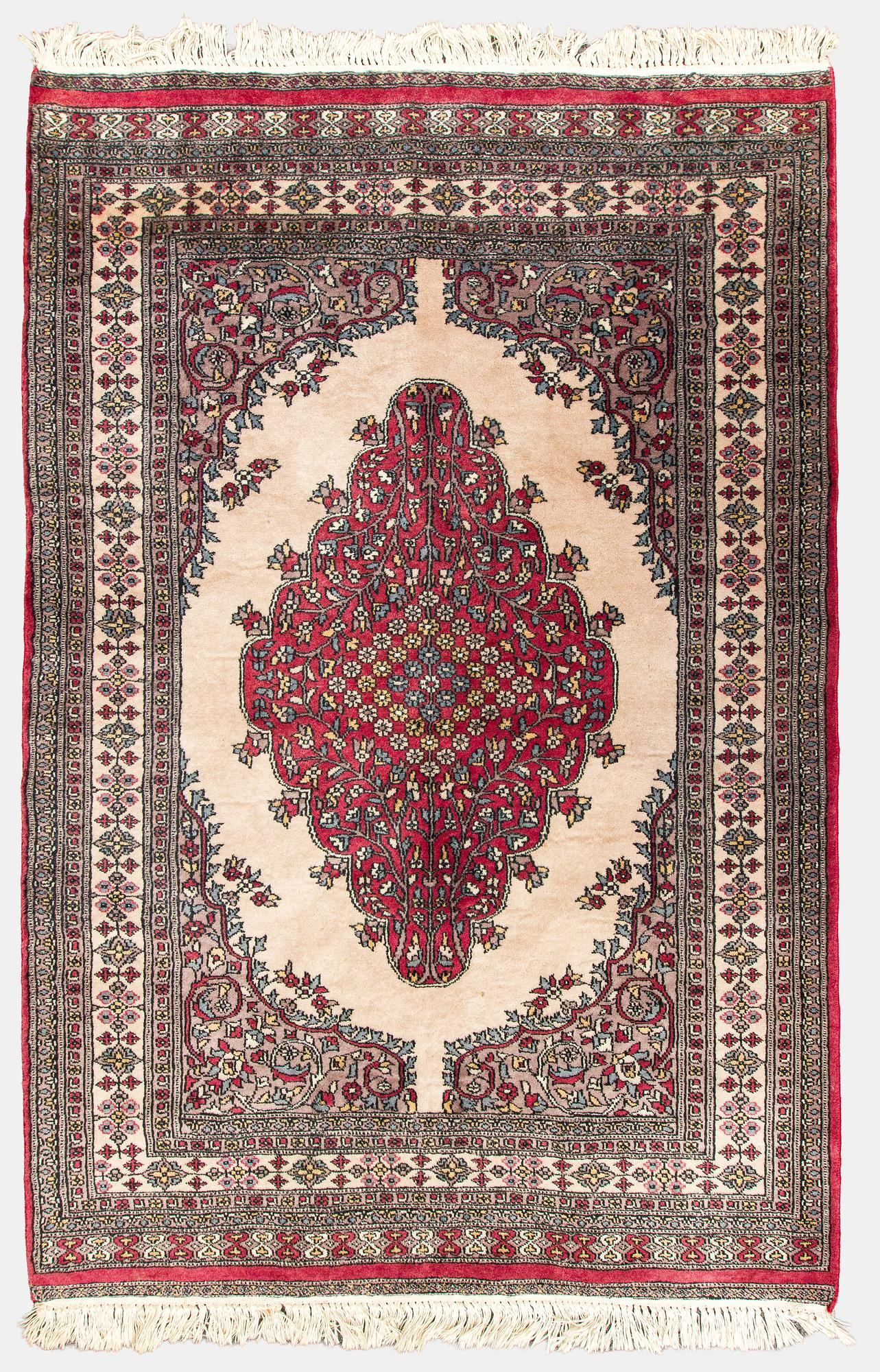 Matta, Täbriz, circa 124 x 185 cm.