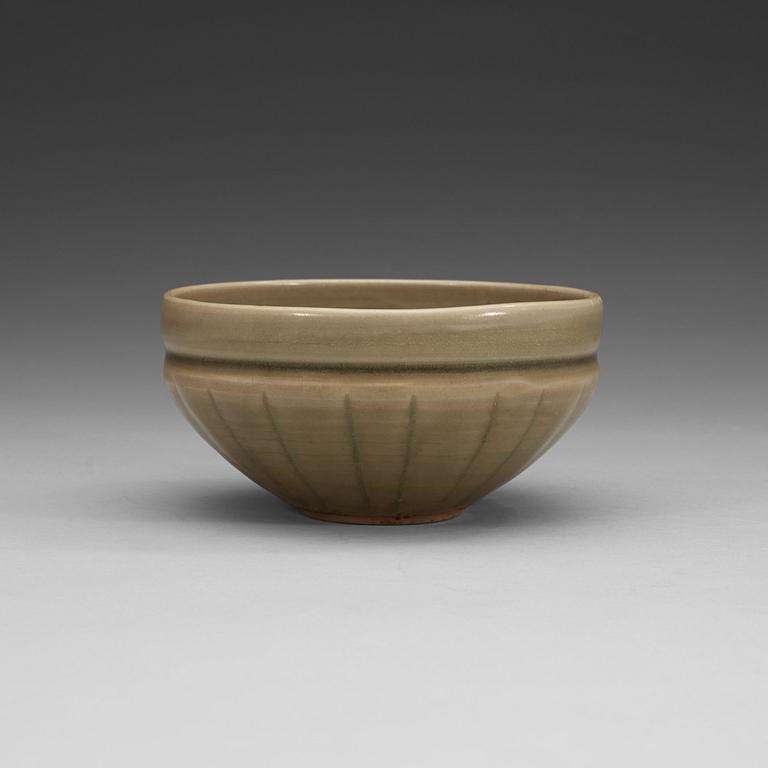 A celadon bowl, Northern Jin dynasty (1115-1234).