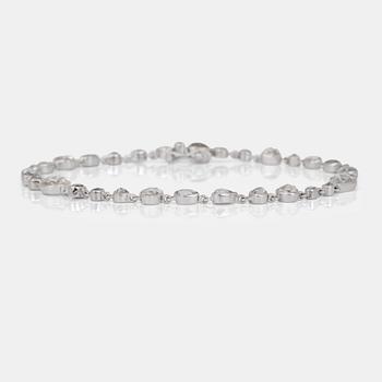 A rose-cut diamond, circa 5 cts, bracelet.