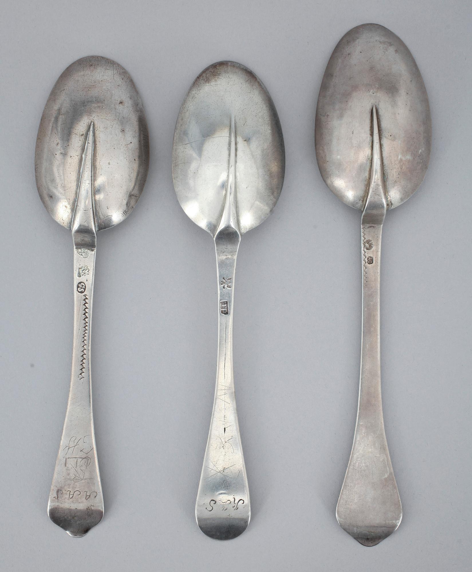 SKEDAR, 3 st, silver, olika mästare, Sverige 1700-tal. Bla Gustaf Stafhell, Stockholm 1773 och Arboga. Vikt 137 gr.