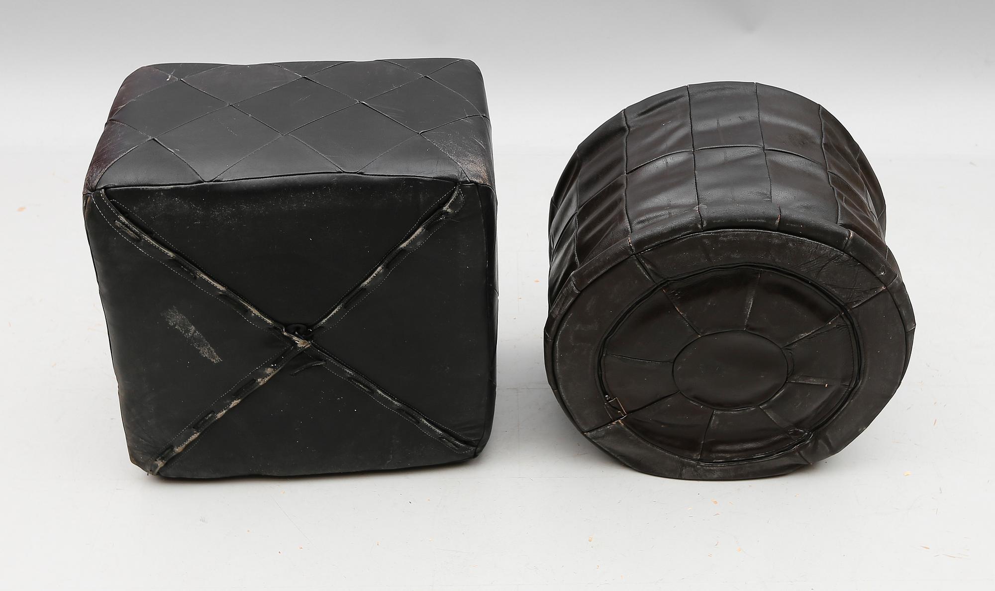SITTPUFFAR, 2 st, 1900-talets andra hälft.