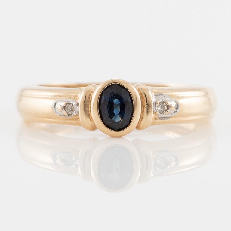 Ring, 14K gold with an oval-cut sapphire and brilliant-cut diamonds.