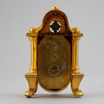 A set of five carriage and miniature clocks, 19th/20th Century.