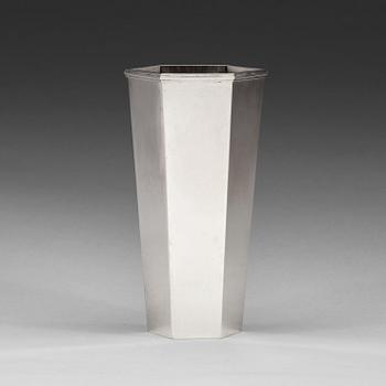 30. Wiwen Nilsson, an hexagnal sterling vase, Lund 1953.