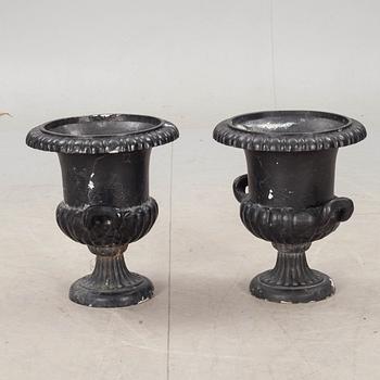 TRÄDGÅRDSURNOR, ett par, 1900-talets andra hälft.