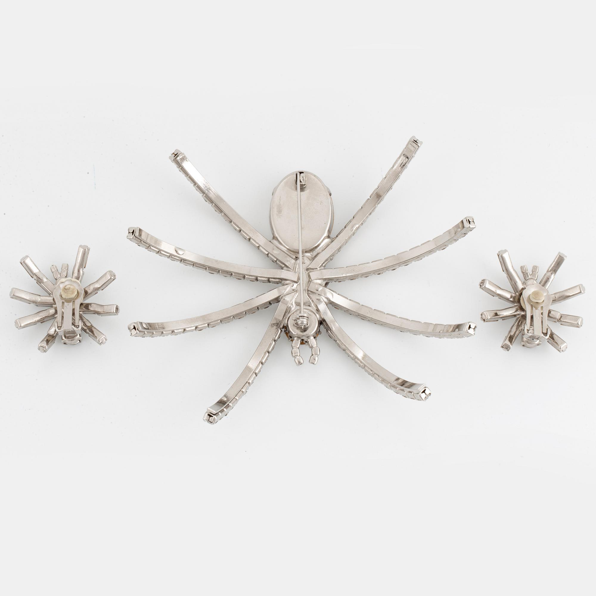 A large spider brooch and a pair of earrings.