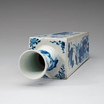 VAS, porslin. Qing dynasty, Kangxi (1662-1722).