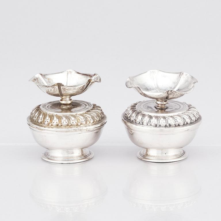 Two German early 18th century parcel-gilt silver salts with lid, marks of Johann Philipp Rieblinger, Augsburg 1700-1705.