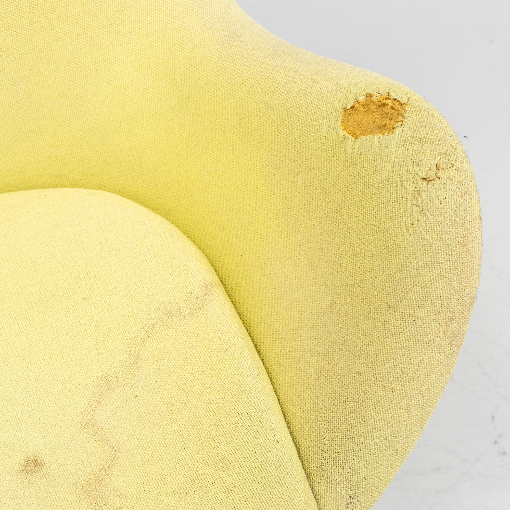 Arne Jacobsen, a swivel easy chair, 'The Egg', Fritz Hansen 1992.