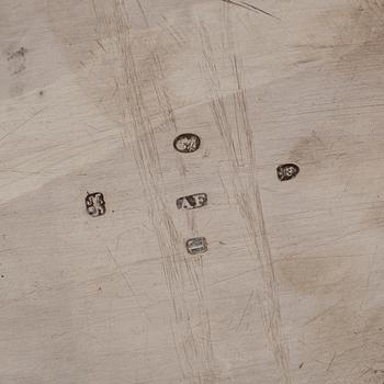 ANDREW FOGELBERG, London 1792, tekanna på bricka, vikt ca 493 gram.