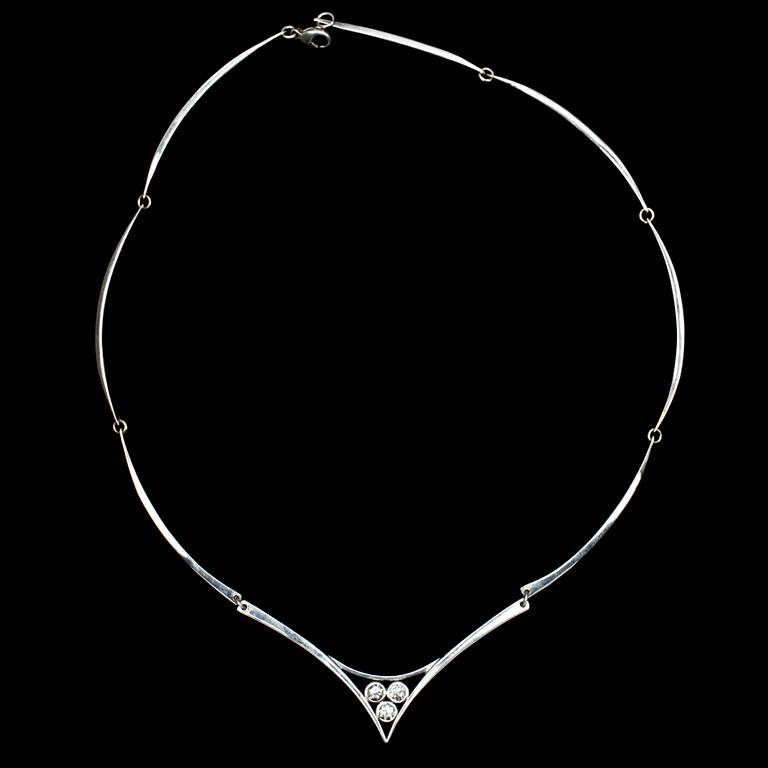 NECKLACE, three old cut diamonds, tot. app. 1.20 ct. Lantz, 1994.