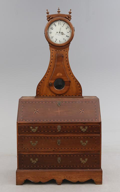 KLOCKSKÅP, 1800-talets första hälft.