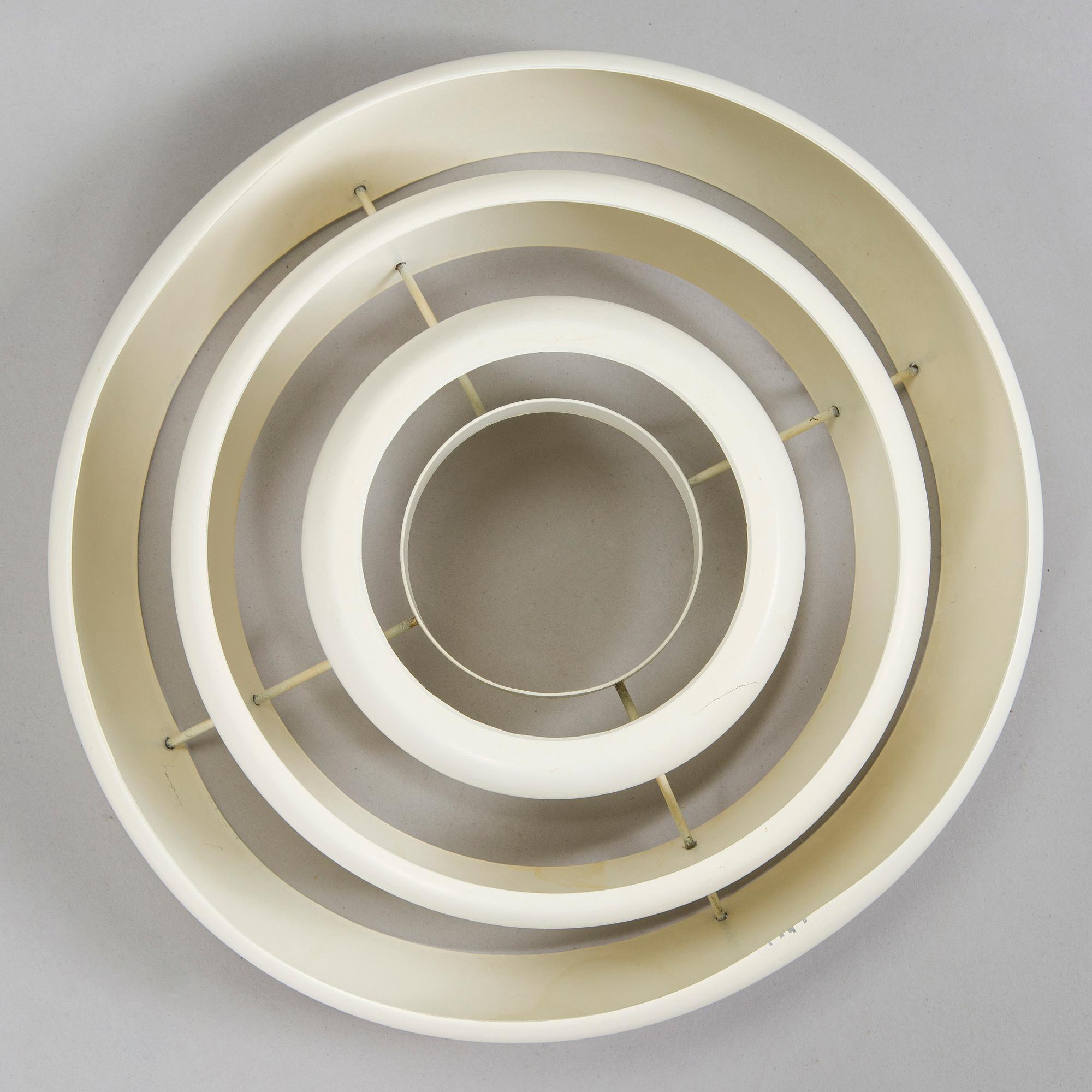 Alvar Aalto, taklampa, modell A 337, "Flygande tefat", Valaistustyö.