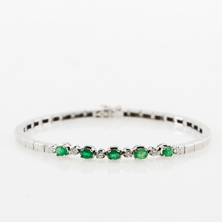 Armband 18K vitguld med runda briljantslipade diamanter.