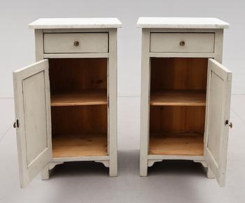 SÄNGBORD, 1 par, 1900-talets första hälft.