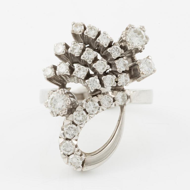 Ring, 18K white gold set with brilliant-cut diamonds, a total of 1.25 ct.