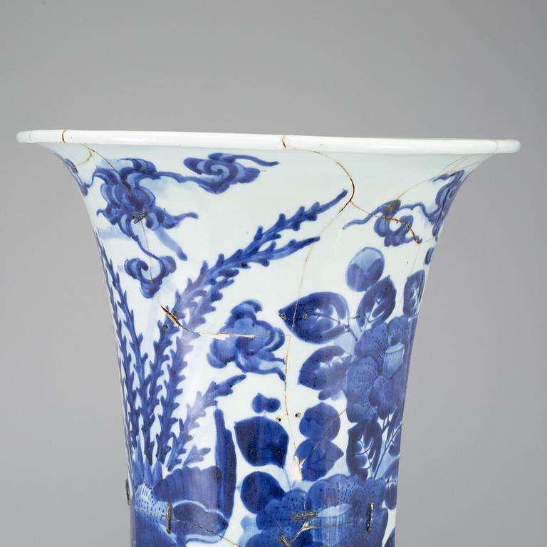 VAS, porslin. Japan, Genroku, omkring 1700.