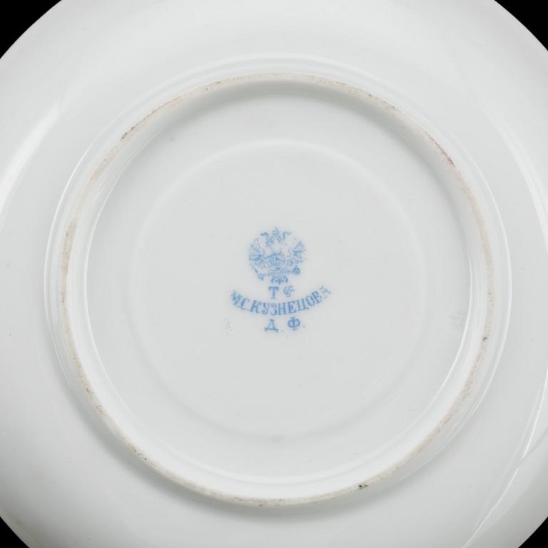 KOPPAR MED FAT, 6 st. Porslin, Kuznetsov, Ryssland. 1800/1900-tal.