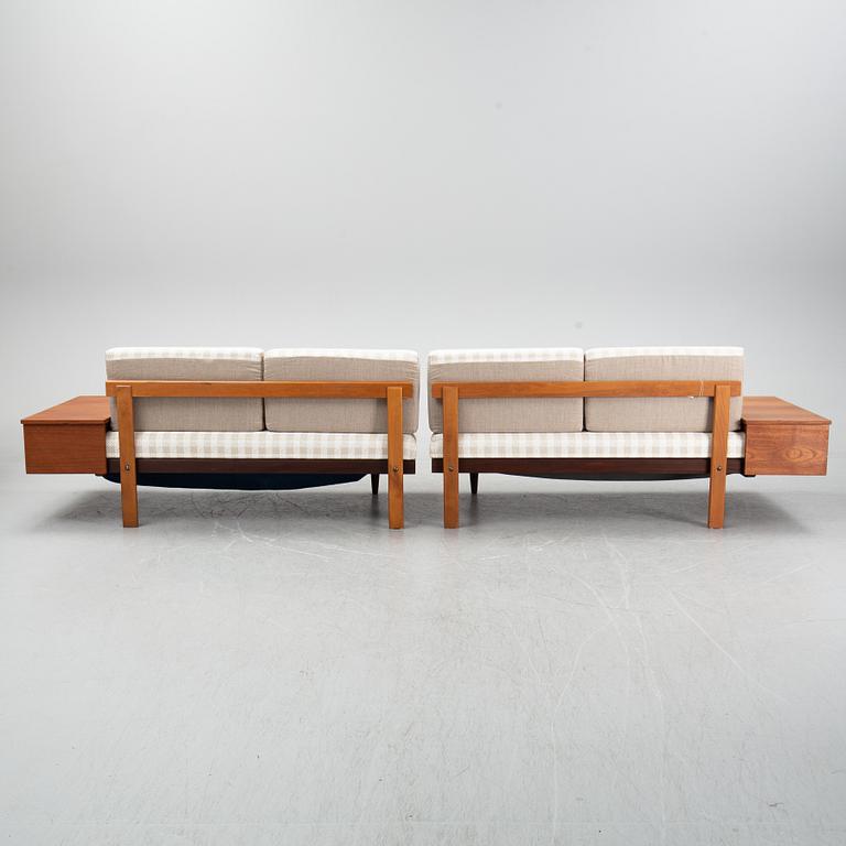 Haldor Vik och Ingmar Relling, ett par soffor / dagbäddar, 'Svane', Ekornes, Norge, 1960-tal.