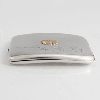 Etui, silver, Japan, 1900-talets första del. Vikt 112 gram.