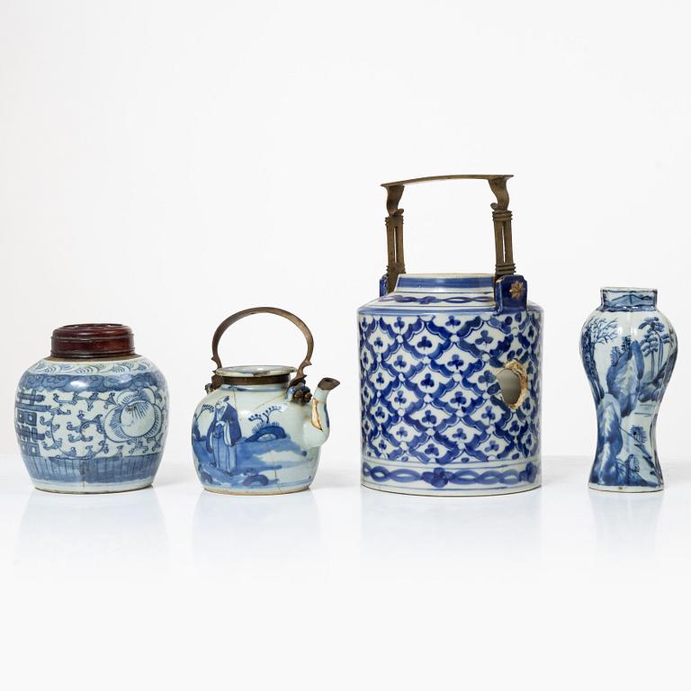 A group of eleven porcelain pieces, China, 18th-19th century.