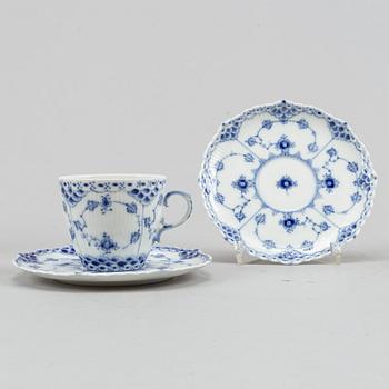 Delar av kaffeservis,  porslin, 13 delar, "musselmalet", hel- och halvblonde, , Royal Copenhagen.