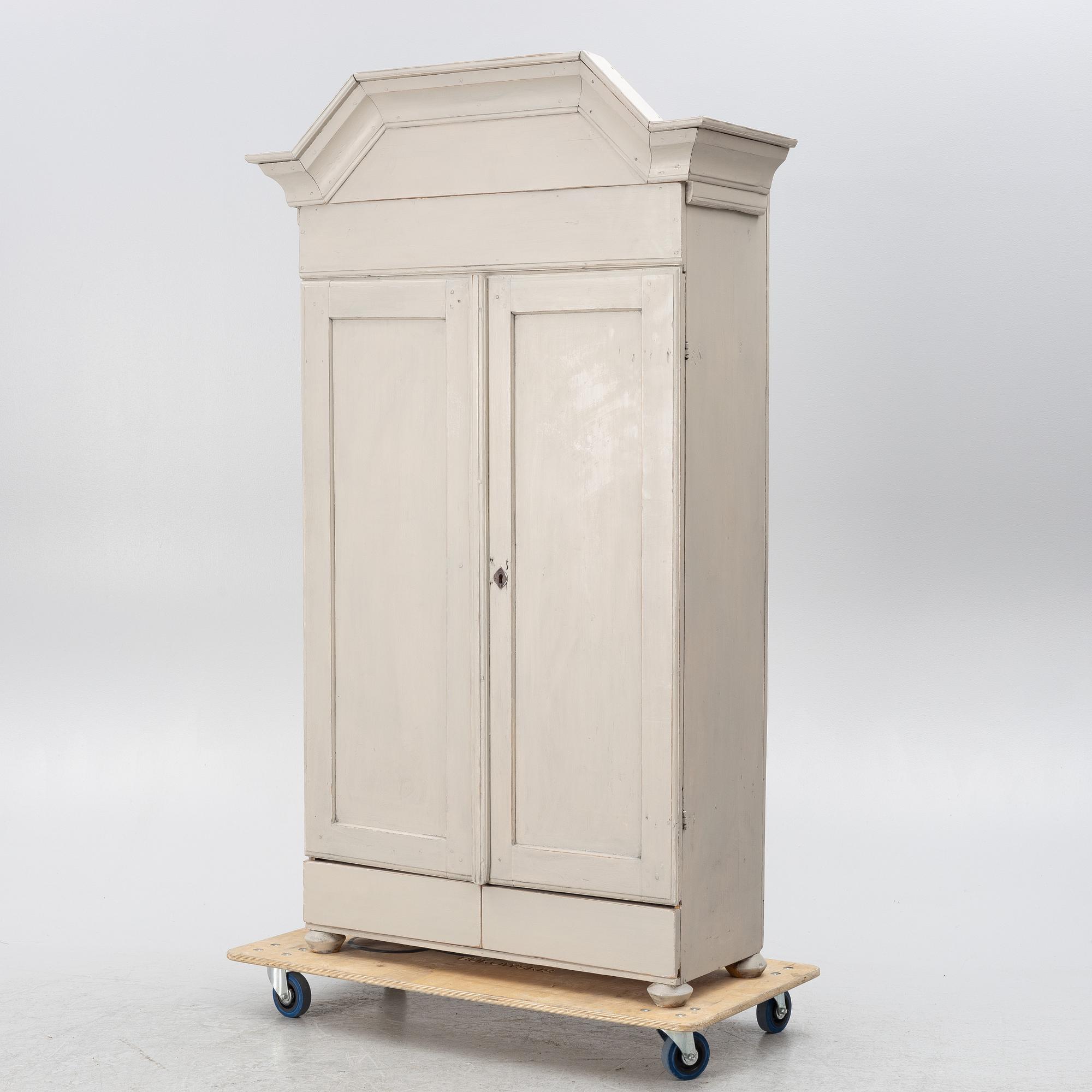 Cabinet, 19th century.