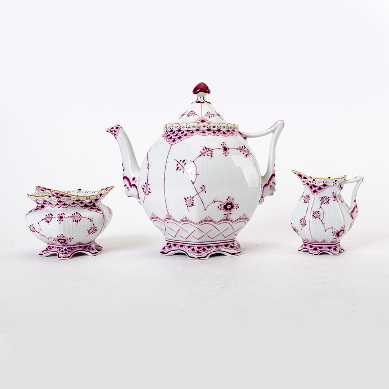 Servisdelar 10 dlr "Musselmalet röd helblonde", Royal Copenhagen 1952.