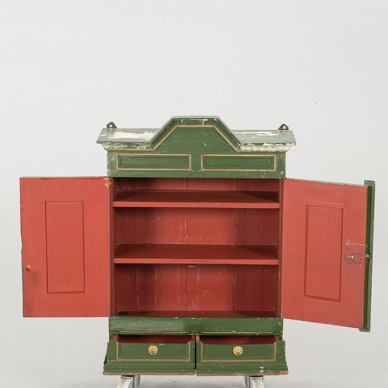 SWEDISH EARLY 19TH CENTURY CUPBOARD.