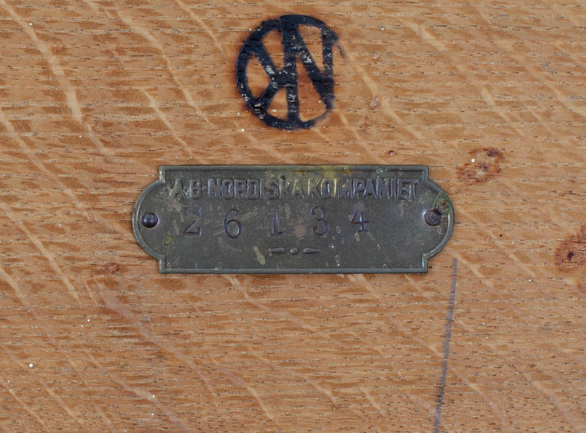 SÄNGBORD, ett par, rokokostil, Nordiska Kompaniet, 1900-talets första hälft.