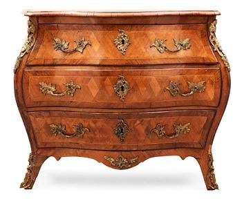 423. A Swedish Rococo 18th century commode.